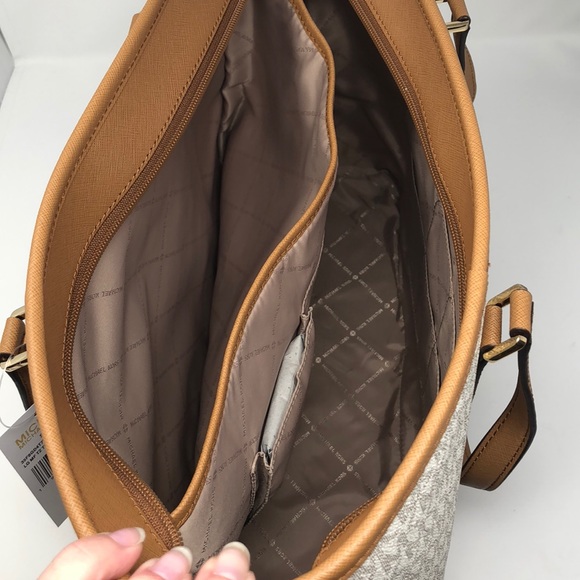 NWT Michael kors Sady Large tote vanilla - Picture 8 of 8